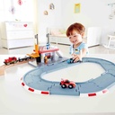 Pista de carrera con taller Hape