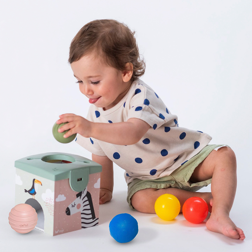 Caja magica bolas y trapitos Taf toys