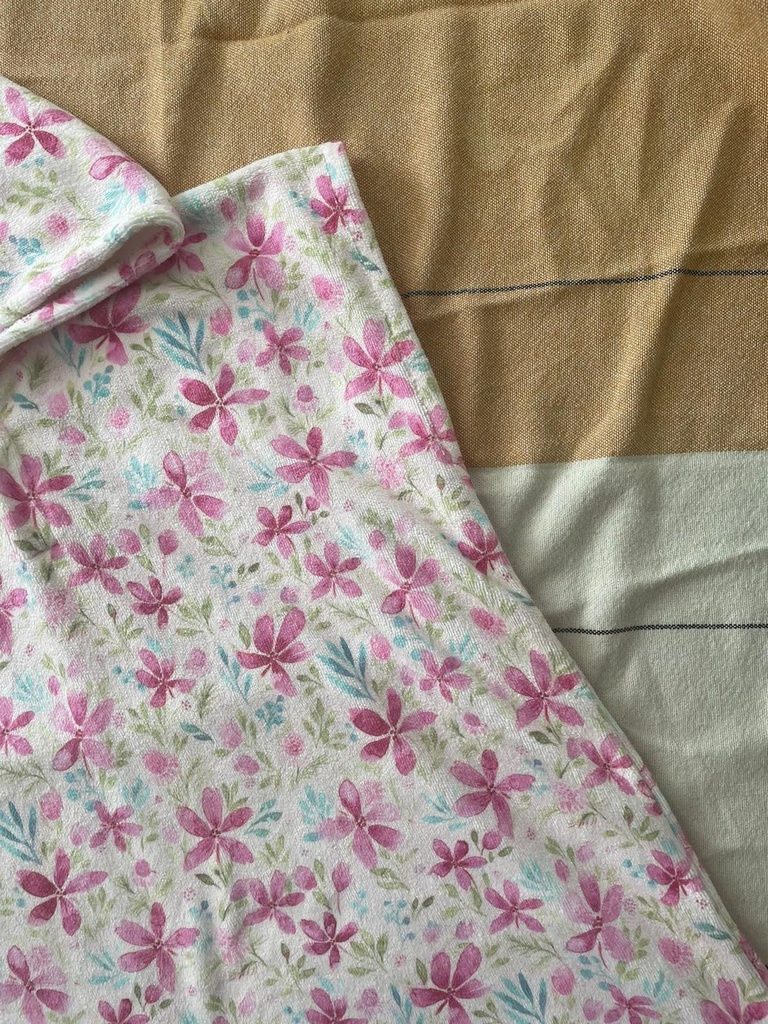 Poncho Pink Flowers - L Martin Pescador