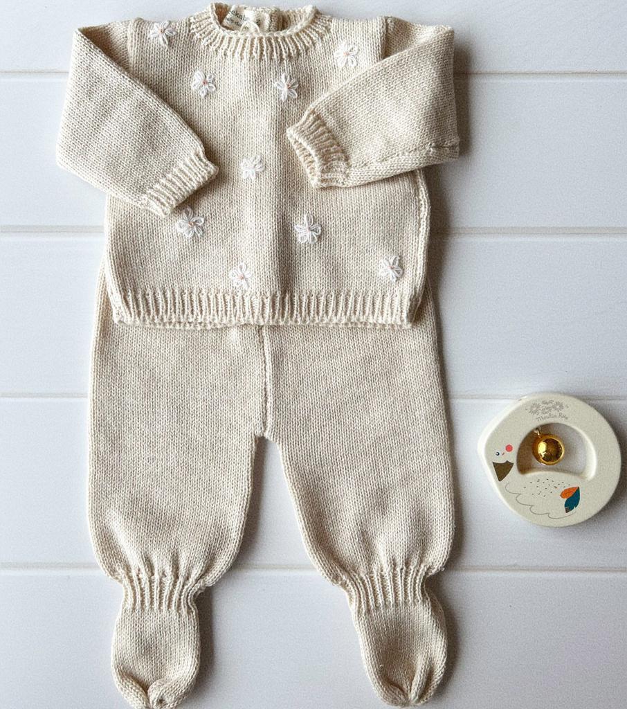 Set batita y pelele tejido Beige Margaritas blancas RN Pee